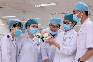 Mức thu nhập trong ngành Y không chỉ phụ thuộc vào chuyên ngành mà còn chịu ảnh hưởng bởi trình độ, kinh nghiệm và môi trường làm việc.